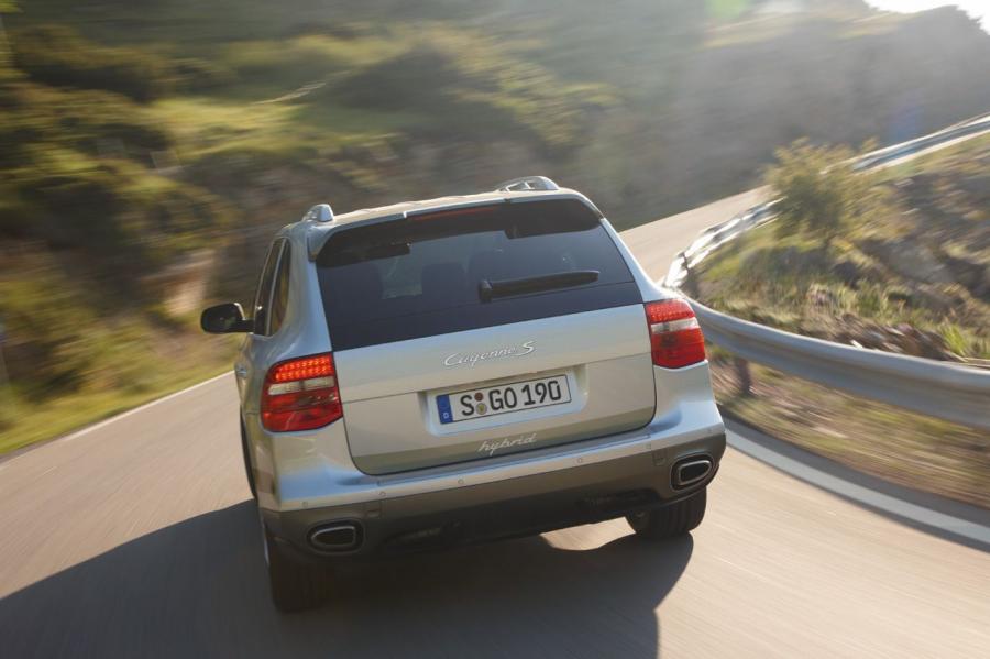  Porsche Cayenne S Hybrid 2007 года  (фото 7 из 21)